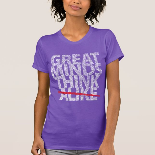Camiseta Pensar nas mentes dos excelentes (Frente)