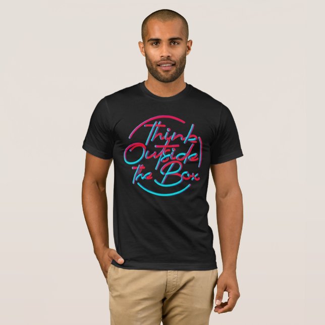 Camiseta Pense fora da caixa 3D com T-Shirt retrô (Frente Completa)