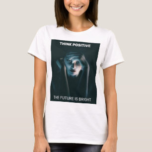 Camiseta Pense Positivo. Mulher pensando de forma bonita