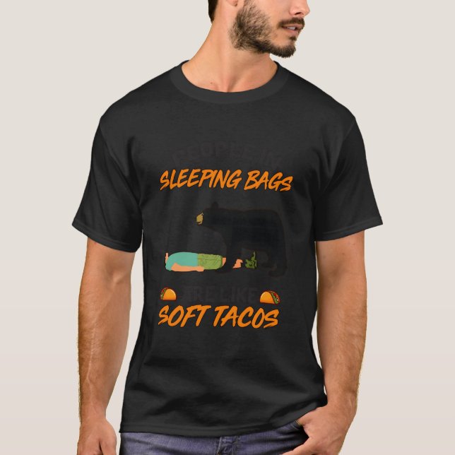 Camiseta People In Sleeg Bags Like Soft Tacos Bear Camg (Frente)