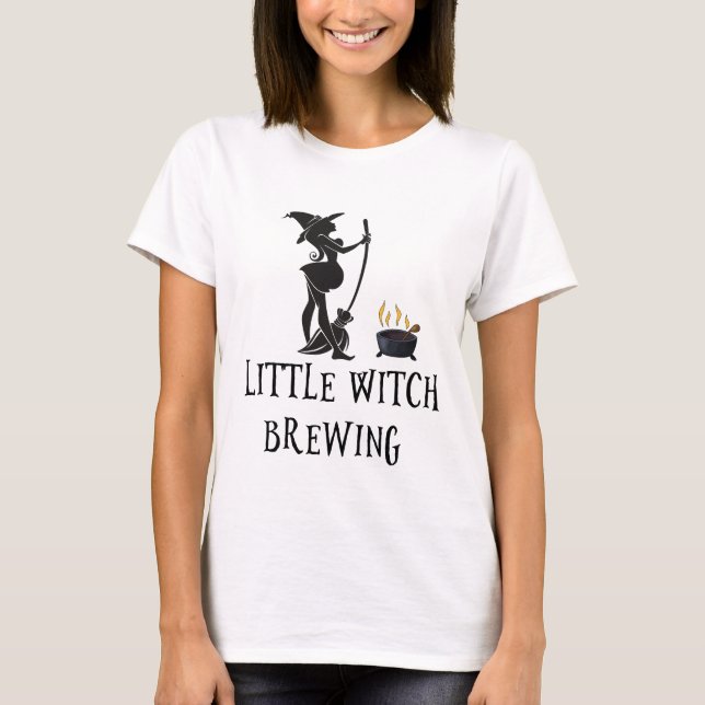 Camiseta Pequena Bruxa Cerveja Halloween Mãe Grávida Matern (Frente)