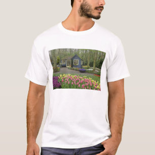 Camiseta Pequena cabana de loja de flores, Jardins Keukenho