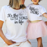 Camiseta Pequena Coisa Corações de Dandelion Mamãe Roupa In<br><div class="desc">Mamãe de camisa para minha mãe e uma criança "são as pequenas coisas na vida" para uma mãe, e uma "coisinha" correspondente para uma criança, design trabalharia excelente para uma nova mãe, ou futura mãe, ou como um presente dia de as mães. Por favor, veja minha coleção de "mamães e...</div>