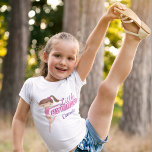 Camiseta Pequena Gymnast Rosa Púrpura Meninas de Monograma<br><div class="desc">Bonito camiseta de ginástica rosa com uma criança morena fofa em um leotard perto das palavras LITTLE GYMNAST. Um belo presente personalizado para um treinador de ginástica dar às crianças que ela treina.</div>