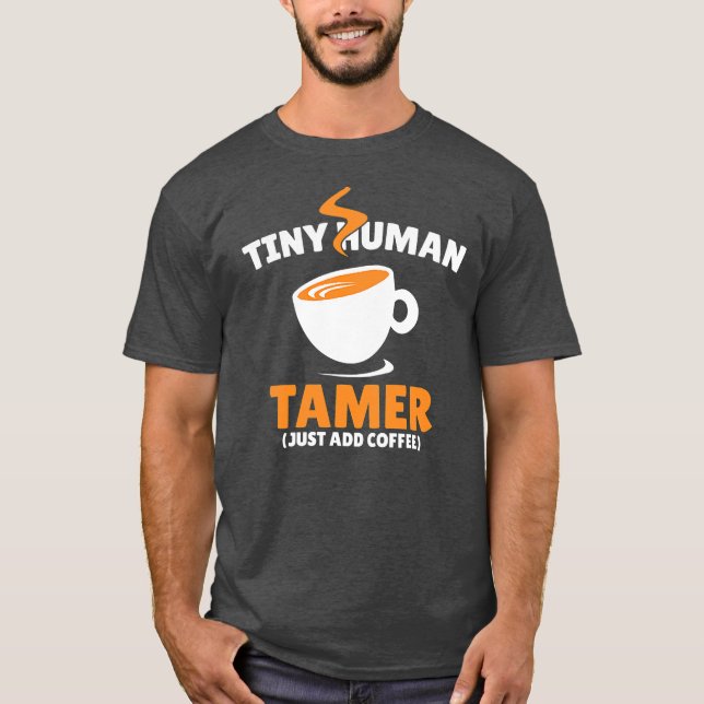 Camiseta Pequena Tamer Humana Apenas Adicione Café Engraçad (Frente)