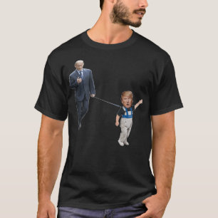 Camiseta Pequeno Trump na Trela Com Putin Nunca Trump