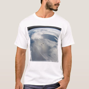 Camiseta Pequenos Satélites Orbitam Acima De Uma Parte Da T