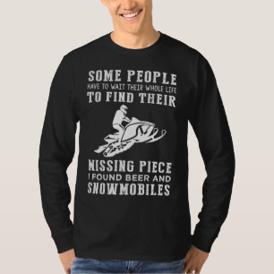 Camiseta "Perdida Peça Encontrada: Cerveja e Snowmobiles!"