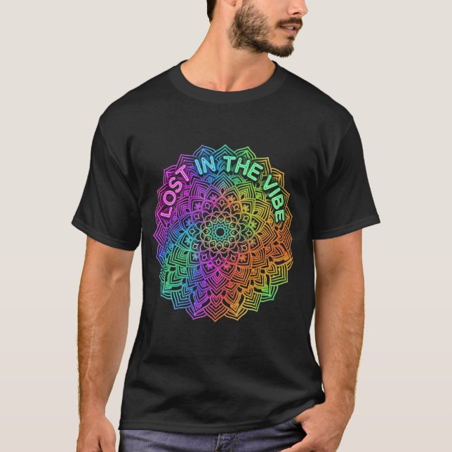 Camiseta Perdido no Arco-íris Neon Mandalá Gráfico (Frente)