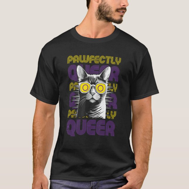 Camiseta Perfeitamente Queer Gato Com Óculos de Sol Orgulho (Frente)