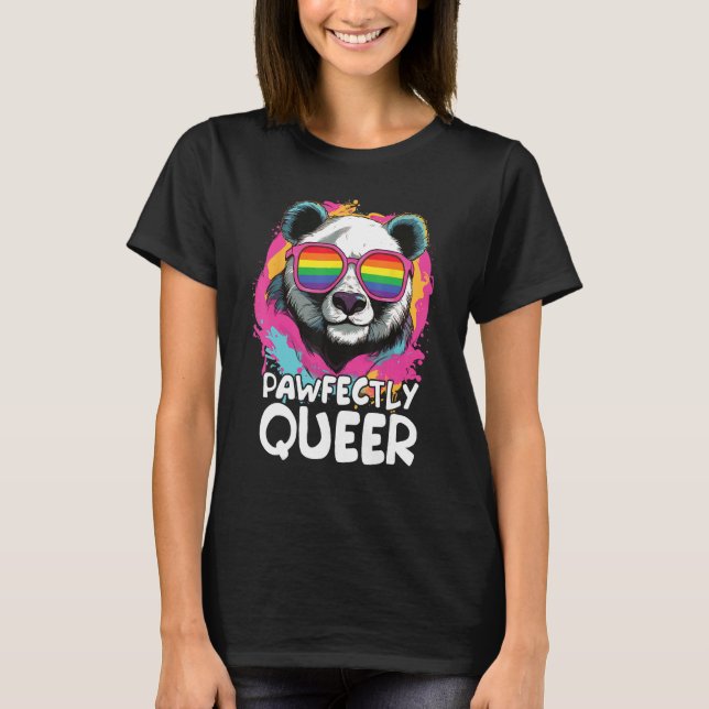 Camiseta Perfeitamente Queer Panda Com Óculos de Sol Orgulh (Frente)
