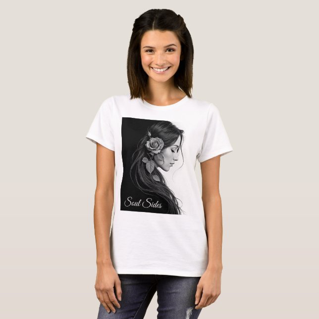 Camiseta Perfil artístico feminino com rosa em monocromo (Frente Completa)