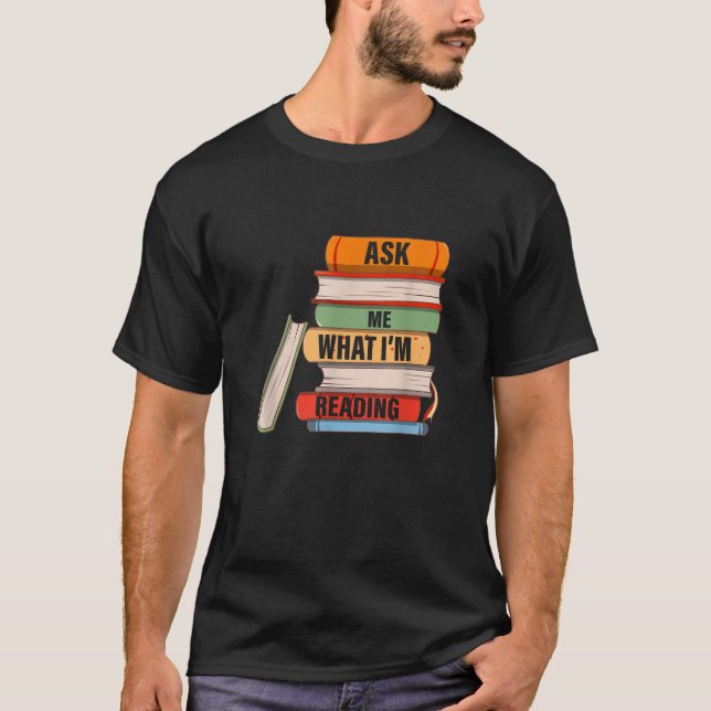 Camiseta Pergunte-me o que estou lendo Roupa do livro (Frente)