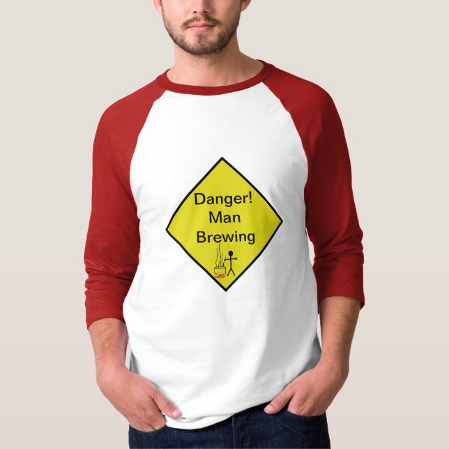 Camiseta Perigo! Fabricação de cerveja do homem (Frente)