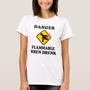 Camiseta Perigo Inflamável Quando Bêbado - Humor de Peido E