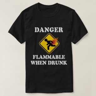 Camiseta Perigo Inflamável Quando Bêbado - Humor de Peido E