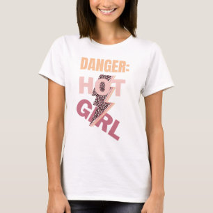 Camiseta Perigo, slogan de menina gostosa
