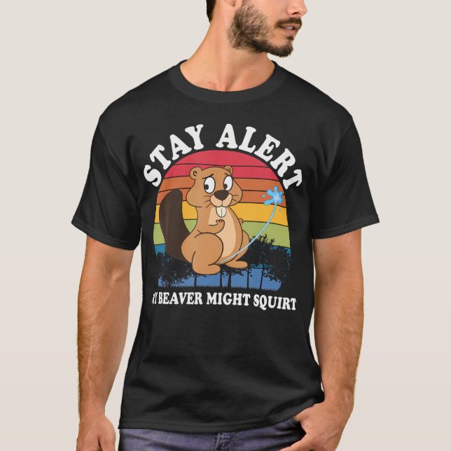 Camiseta Permaneça Alerta Meu Castor Pode Esguichar (Frente)