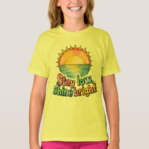 Camiseta 'Permanecer Baixo Brilho Brilhante' Dgn1 por Maaya