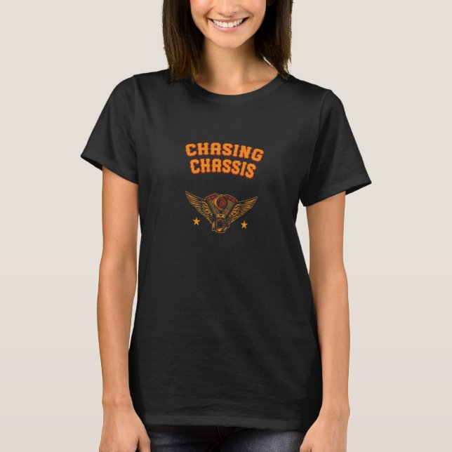 Camiseta Perseguindo Chassi Mecânico de Carros Serviceman d (Frente)