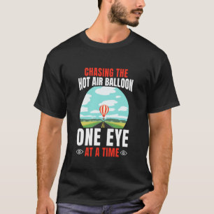 Camiseta Perseguindo o Balão de Ar Quente Um Olho de Cada V