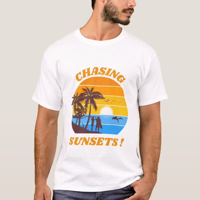 Camiseta Perseguindo Pôrs do sol Trendy Sunset Beach Visto (Frente)