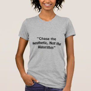 Camiseta "Perseguir a estética, não o algoritmo", um slogan