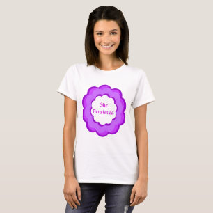 Camiseta Persistiu roxo e a flor cor-de-rosa resiste a