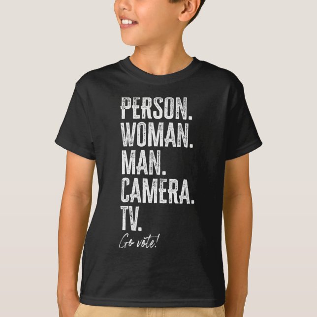 Camiseta Person. Woman. Man. Camera. Tv. Go Vote Anti Trump (Frente)