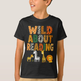 Camiseta Personagem de estampa animal lendo um livro crianç