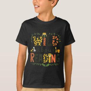 Camiseta Personagem infantil de estampa animal lendo um liv