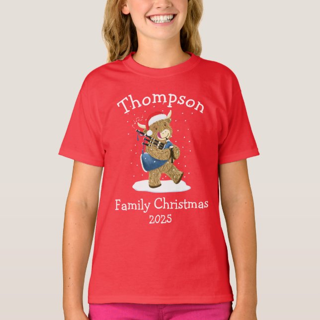 Camiseta Personalised Family Christmas Highland Cow Bagpipe (Frente)