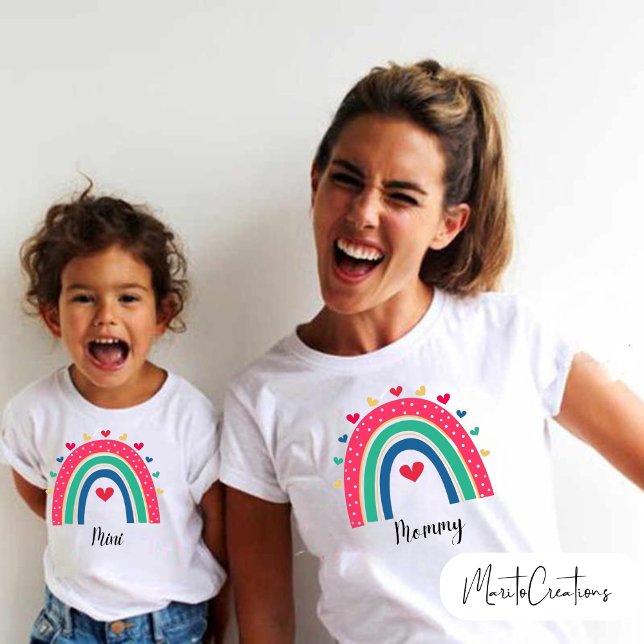Camiseta Personalised rainbow t-shirt with the phrase mommy (Criador carregado)