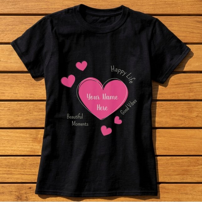 Camiseta Personalizada para Mulheres Negras com Co (Fully customizable pink hearts t-shirt with editable text)