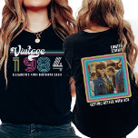 Camiseta Personalizado Qualquer Foto Vintage Idade Legal<br><div class="desc">Apresentando nossa T-Shirt Personalizada de qualquer época de Natal personalizada, um eterno de tributo ao seu dia especial! Capturar a nostalgia clássica de décadas passadas com a nossa árvore de inspiração retrorreflectora, perfeita para qualquer comemoração de aniversário marco. Quer você esteja fazendo 70, 80 ou 90 anos, ou celebrando os...</div>