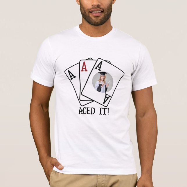 Camiseta Personalizar a Foto de Graduação da Família Aced I (Frente)