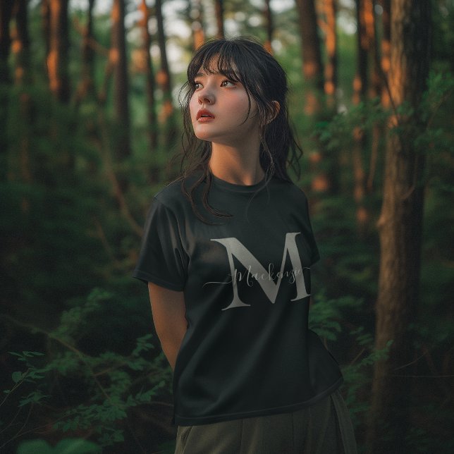 Camiseta Personalizar Monograma Nome inicial Mulher Escuro (Personalize Monogram Initial Name Women's Dark T-Shirt)