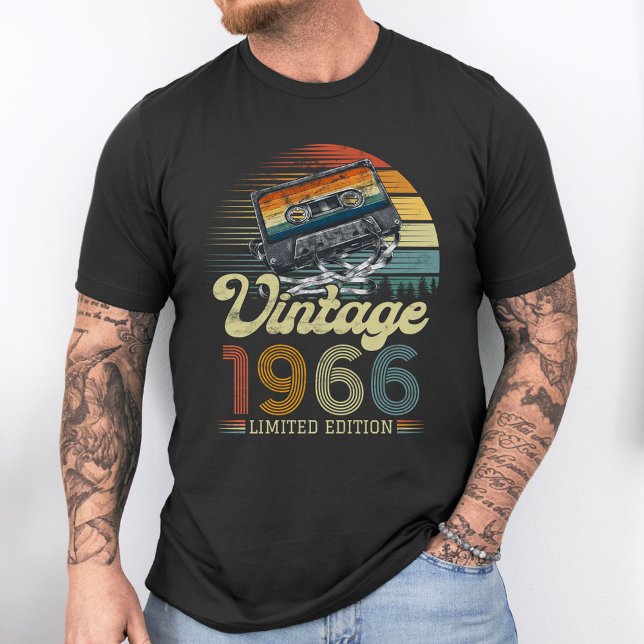 Camiseta Personalize Birth Year Vintage Cassette Tape (Criador carregado)