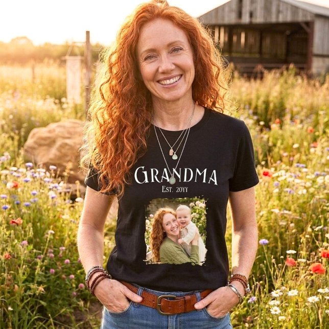 Camiseta Personalize Name New Grandma Est Year Photo (Criador carregado)