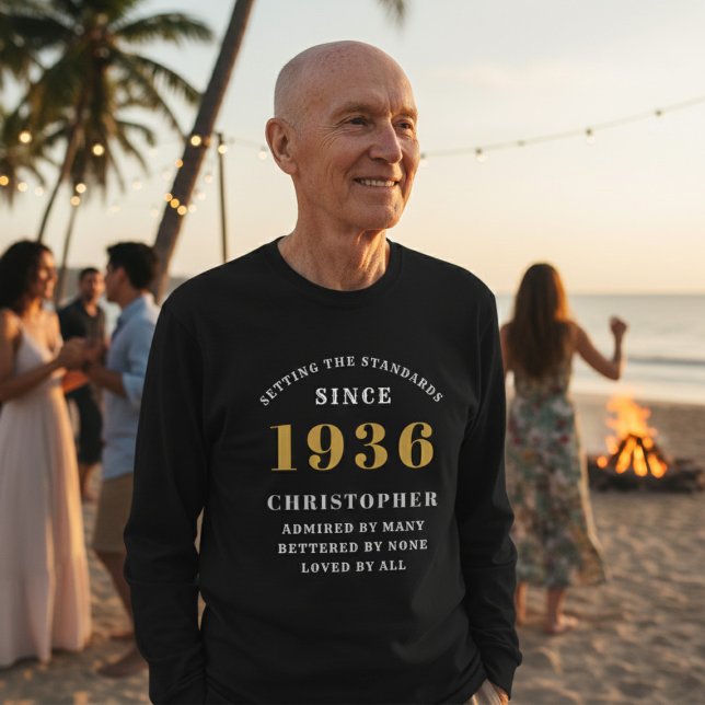 Camiseta Personalized 90th Birthday 1936 Add Name (Born 1936 long sleeve t-shirt. Beach background.)