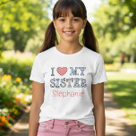Camiseta Personalized I Love My Sister T-Shirt for Kids<br><div class="desc">Personalized and cute I love my sister t-shirt for kids. The design features a pink heart and cute blue letters. It's personalized with a custom name printed in pink. Great way for your kid to show love for their sister.</div>