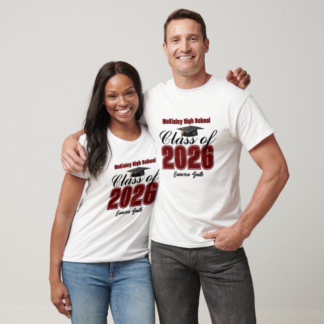 Camiseta Personalized Maroon Class of 2026 Graduation (Unissex)