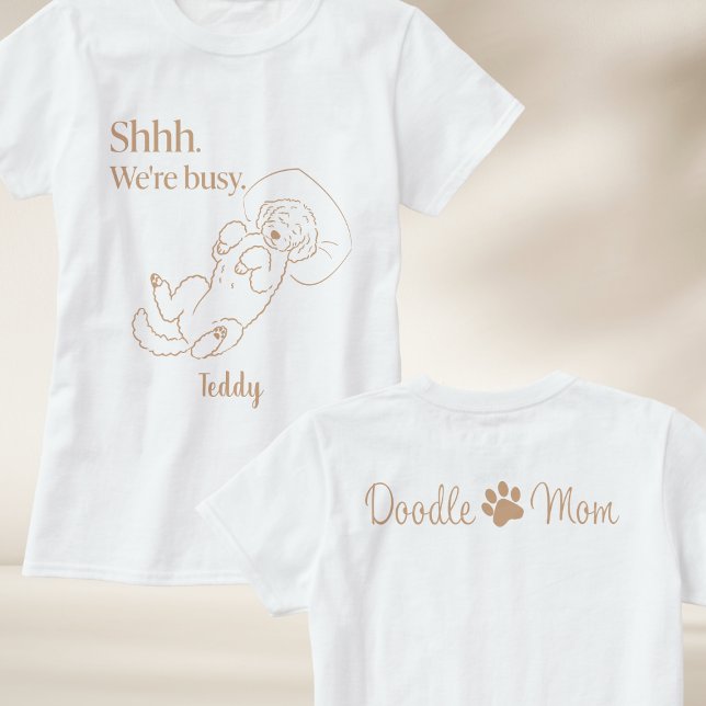 Camiseta Personalized Sleeping Doodle Mom Shirt Custom Name (Criador carregado)