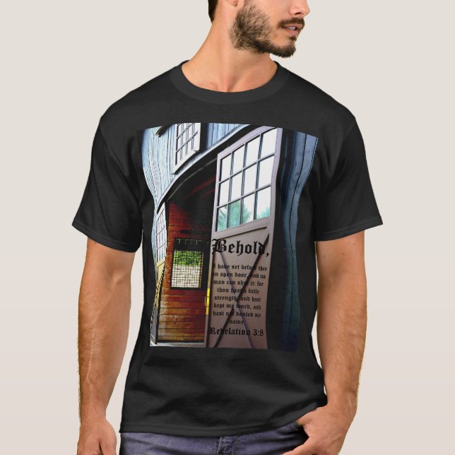 Camiseta Perspectiva da Porta do Celeiro, Revelação 3:8 (Frente)