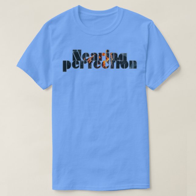 Camiseta Perto da perfeição (Frente do Design)