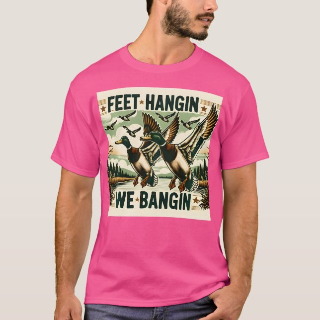 Camiseta Pés Hangin Nós Banguejamos Pato Engraçado Caçando  (Frente)