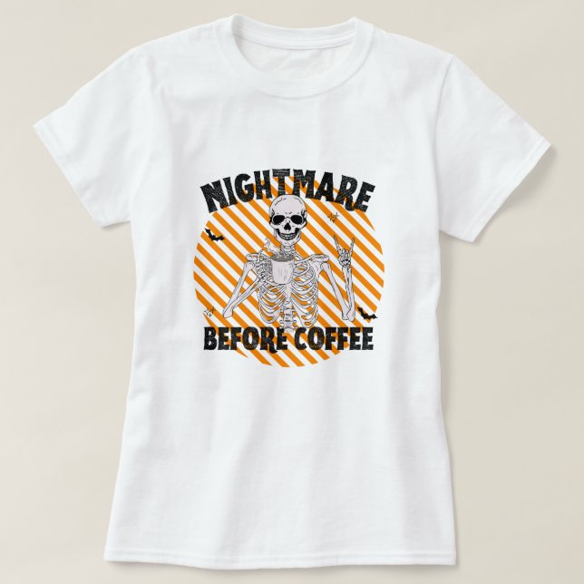 Camiseta Pesadelos Antes Do Café, Bebendo Do Halloween (Frente do Design)