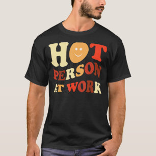 Camiseta pessoa quente no escritório