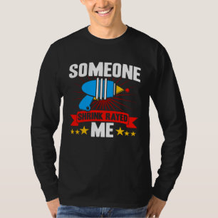 Camiseta Pessoas Baixas Alguém Me Encolheu com um Raio Sarc
