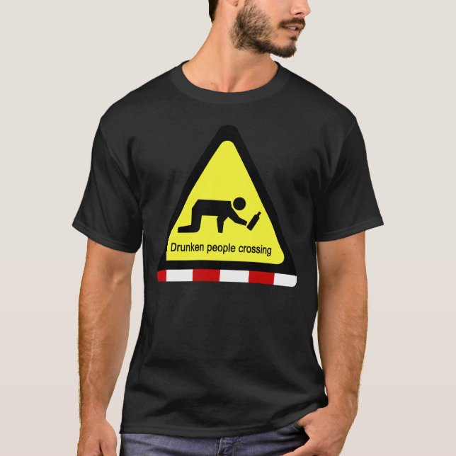 Camiseta Pessoas bêbadas cruzando ⚠ Sinal Tailandês ⚠ (Frente)